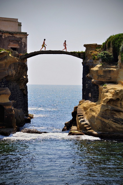 Gaiola Bridge, Naples